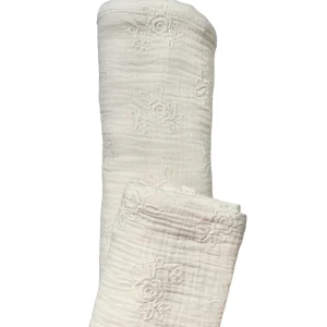 Swaddle / hydrofiel doek Embroidered flowers cream